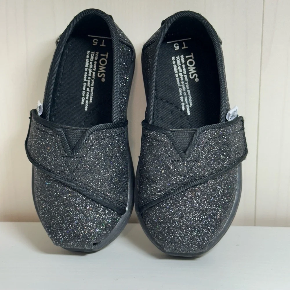 Toms Irid Glimmer Slip On Glitter In Black SZ US T5